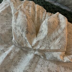 Lucci Lu Strapless Lace Formal Dress – Size 8